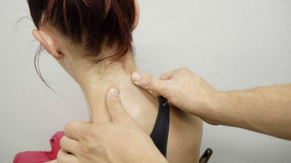 Cervical massage helps relax muscles and increase blood circulation